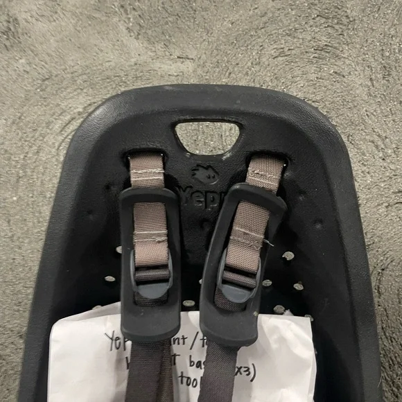 Thule Yepp Maxi Child Bike Seat, Black - Picture 7 of 11